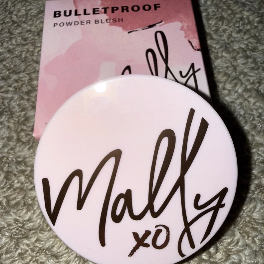 Mally XO Bulletproof Powder Blush In CONFIDENT CORAL New in Box 0.16‎ oz